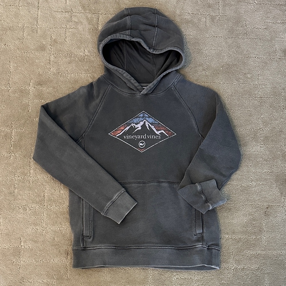 Vineyard Vines Boys Charcoal Hoodie  size Medium in great condition
